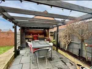 Entertaining Area - click for photo gallery